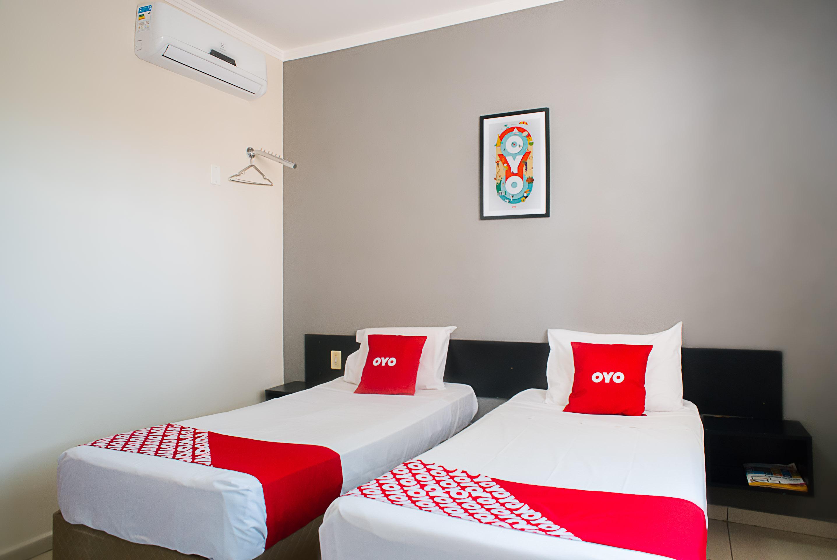 Oyo Cerrado Hotel, Campo Grande Campo Grande  Eksteriør billede A room at an OYO hotel in India